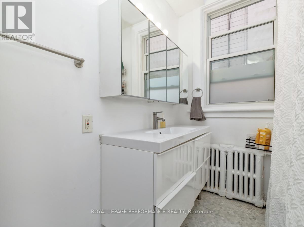 342 Frank Street, Ottawa, ON - Photo Showing Bathroom