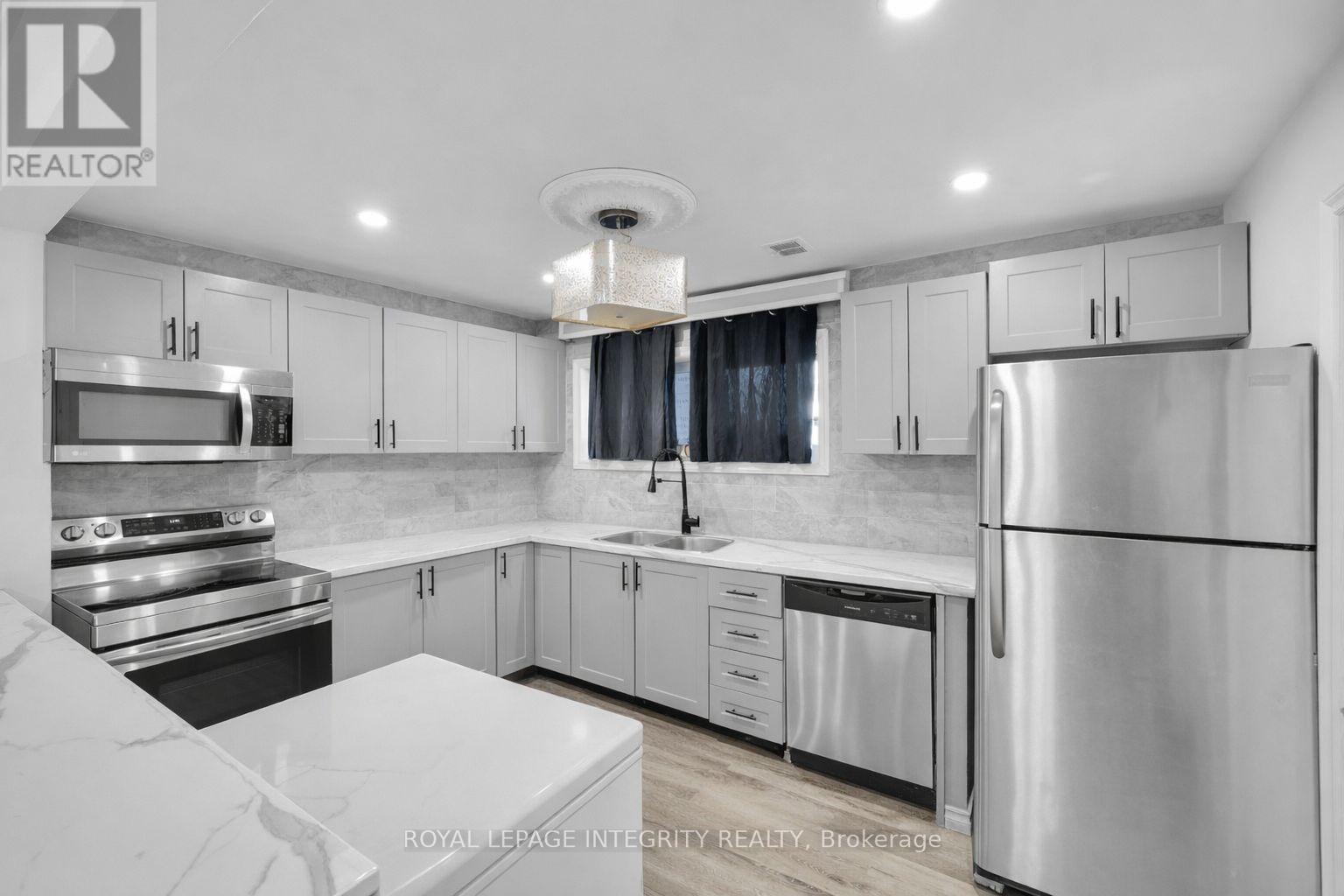 Basement Unit - Kitchen - 154 Columbus Avenue, Ottawa, ON - Indoor Photo Showing Kitchen With Upgraded Kitchen