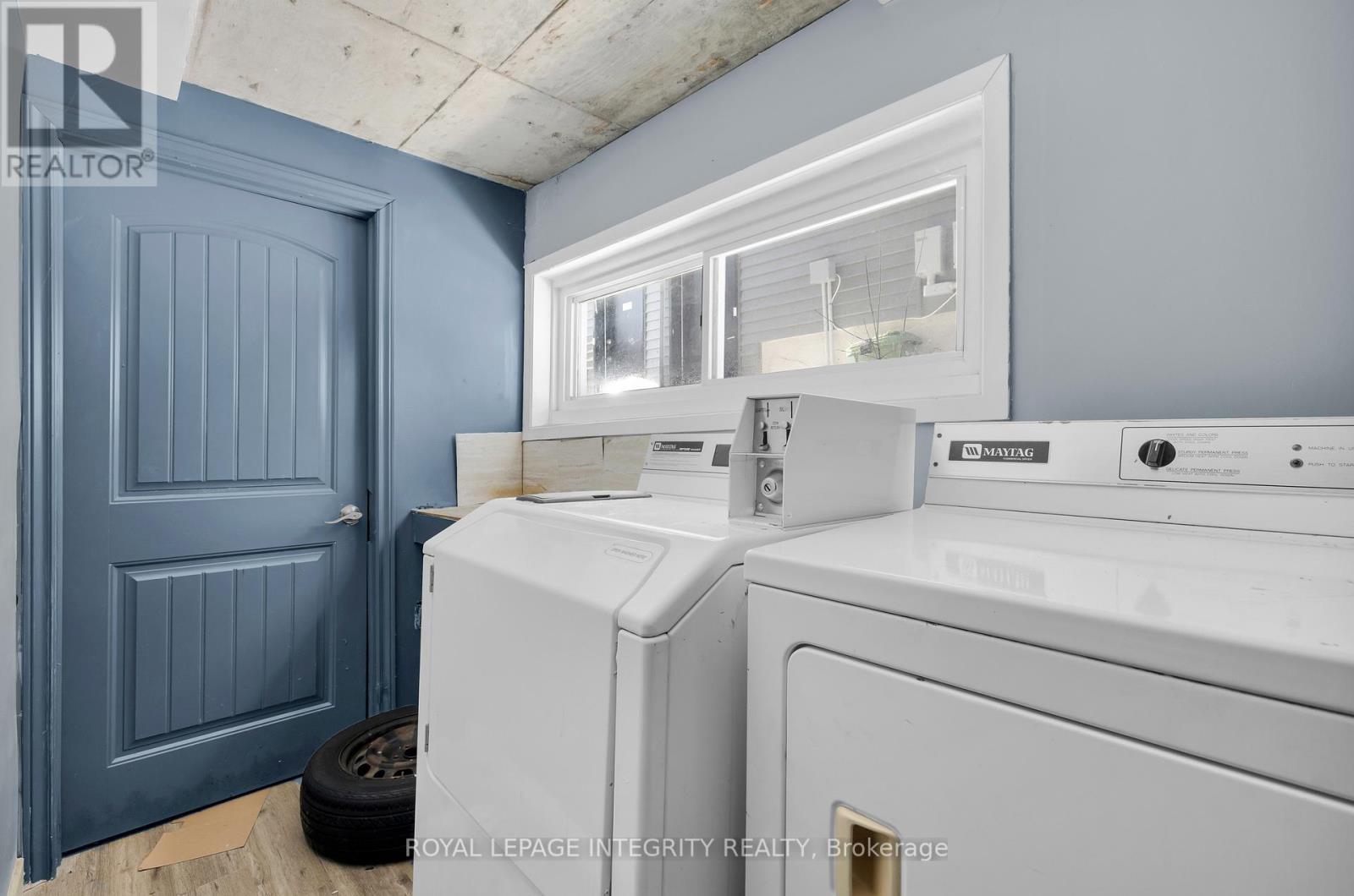 Shared Laundry - 154 Columbus Avenue, Ottawa, ON - Indoor Photo Showing Laundry Room