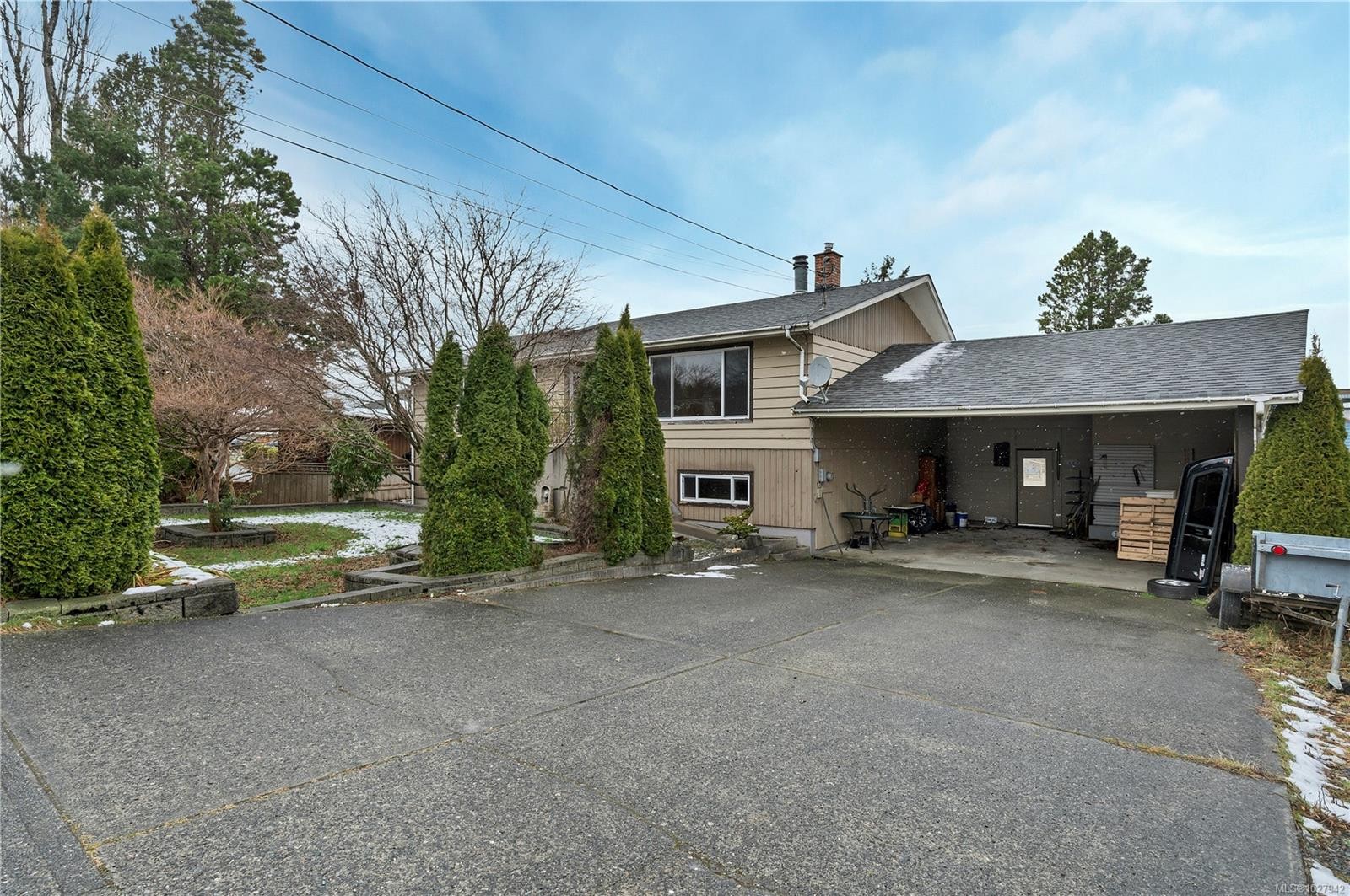 400 Englewood Dr, Port Mcneill, BC