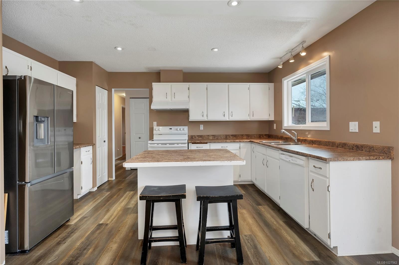 400 Englewood Dr, Port Mcneill, BC