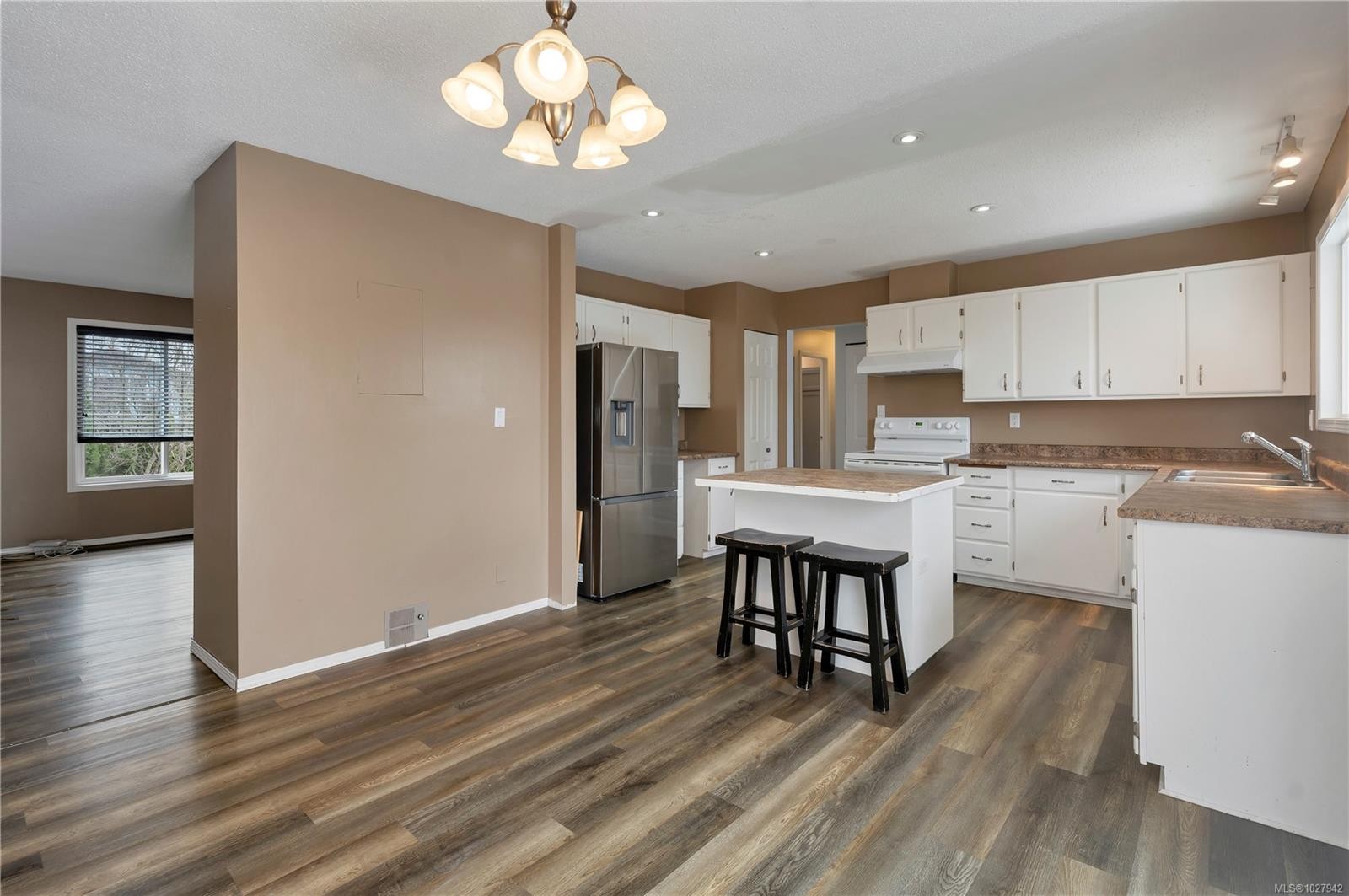 400 Englewood Dr, Port Mcneill, BC