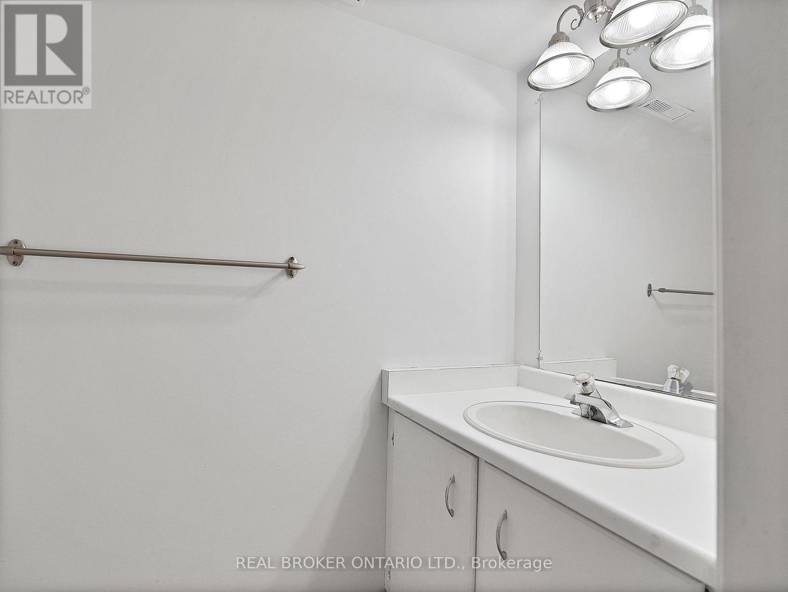 2602 Hemus Square, Mississauga, ON - Indoor Photo Showing Bathroom