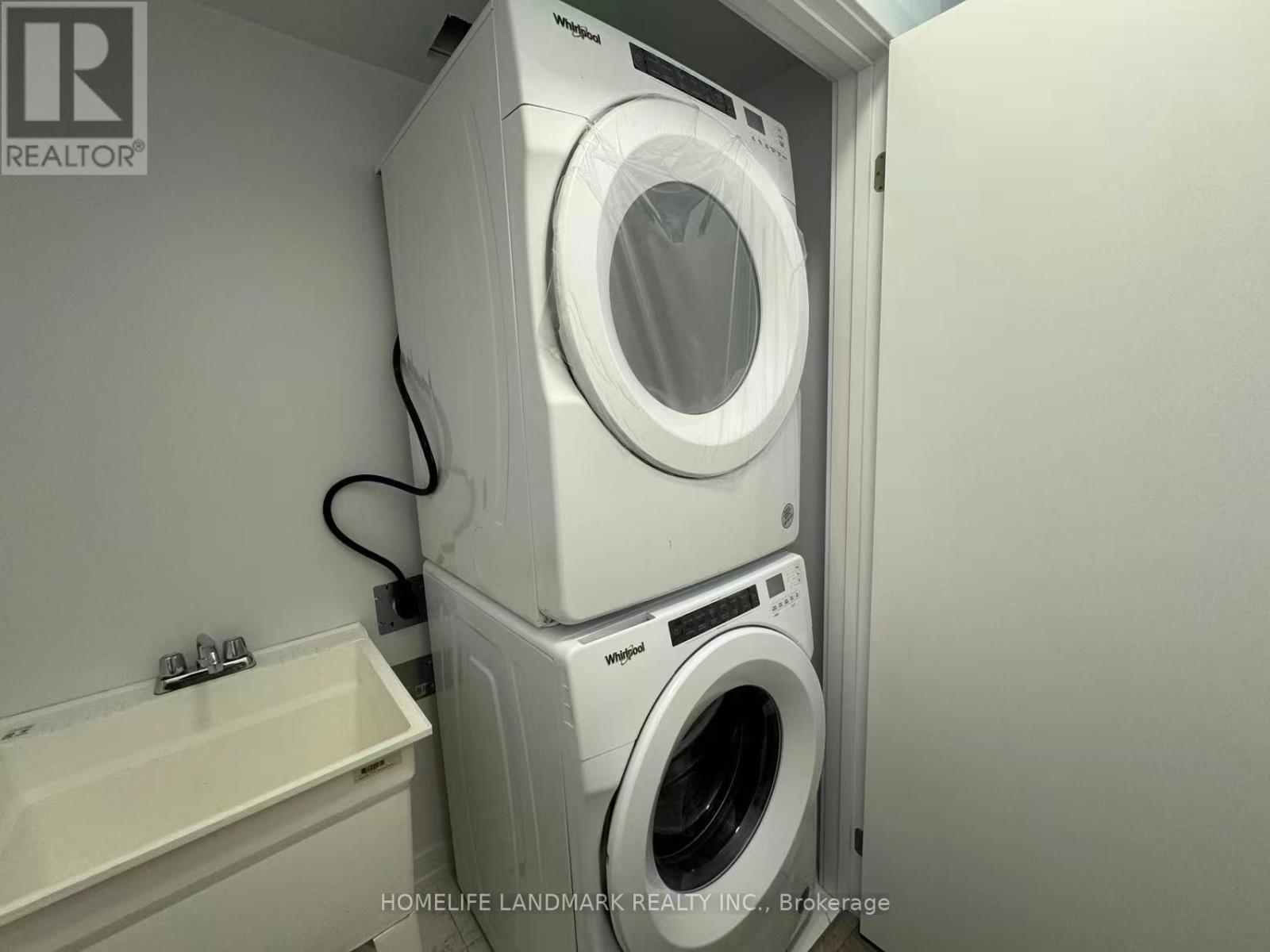 15 Kerns Lane, Richmond Hill, ON - Indoor Photo Showing Laundry Room
