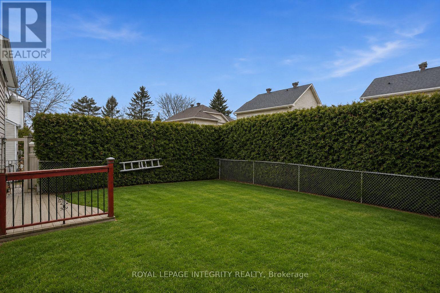 Some photos have been virtually staged. - 2104 Sandy Oaks Drive, Ottawa, ON - Outdoor