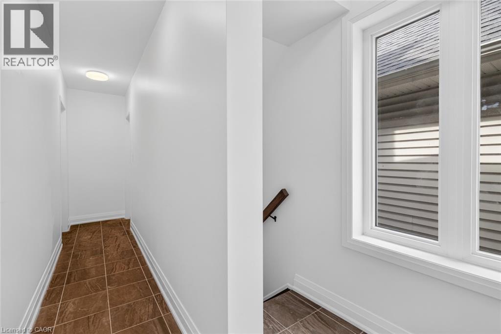 253 St Clair Boulevard Unit# 2, Hamilton, ON - Indoor Photo Showing Other Room