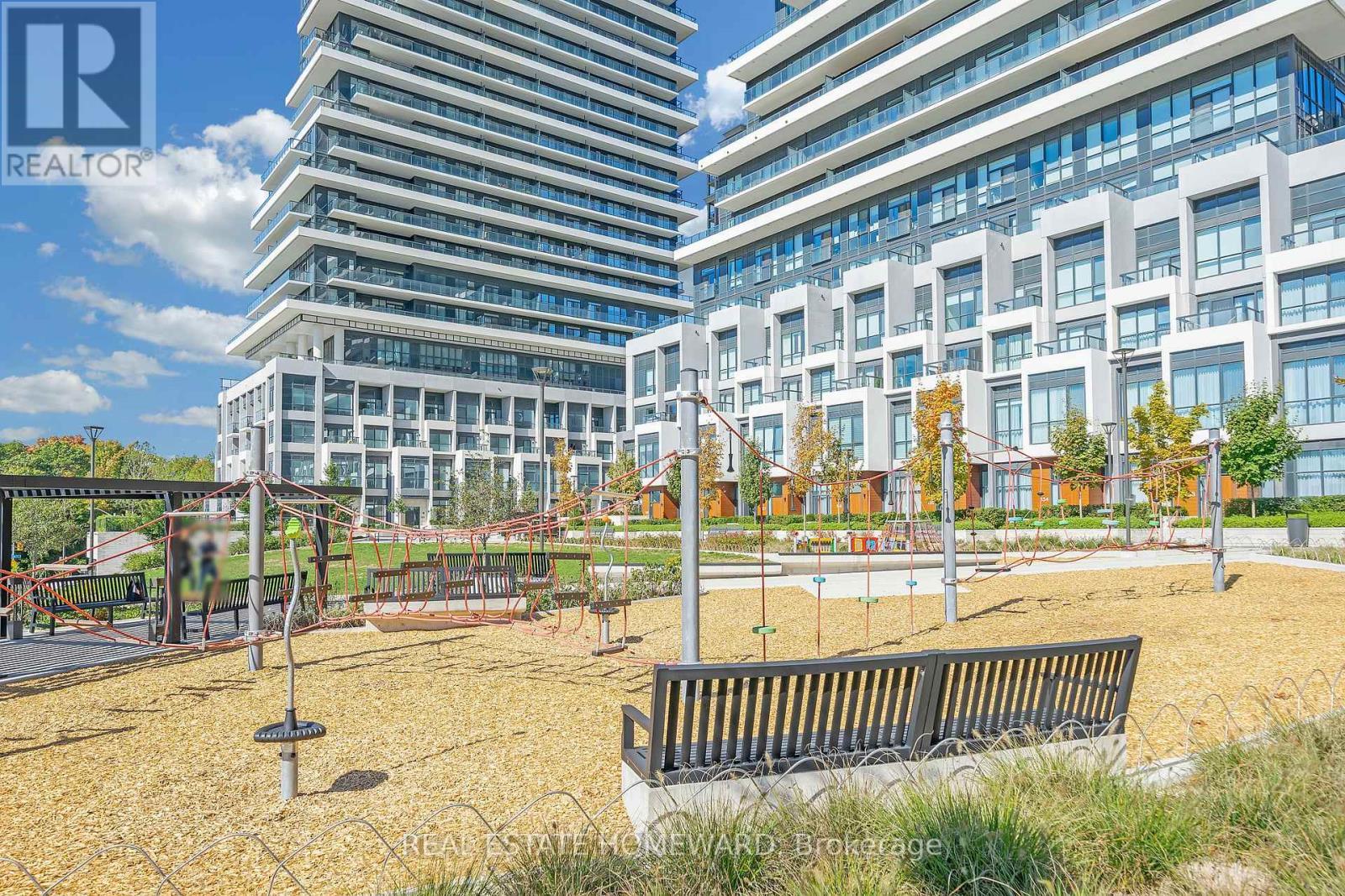 2039 - 20 Inn On The Park Drive, Toronto, ON - Outdoor