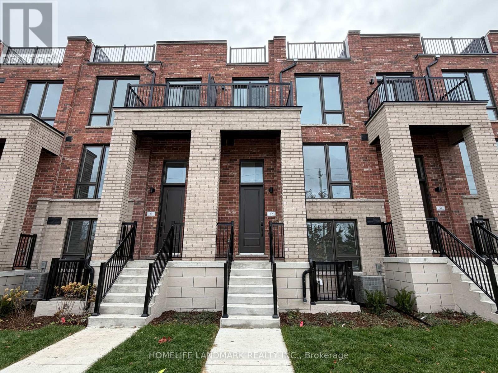 57 Jefferson Side Road, Richmond Hill, ON - Outdoor With Balcony