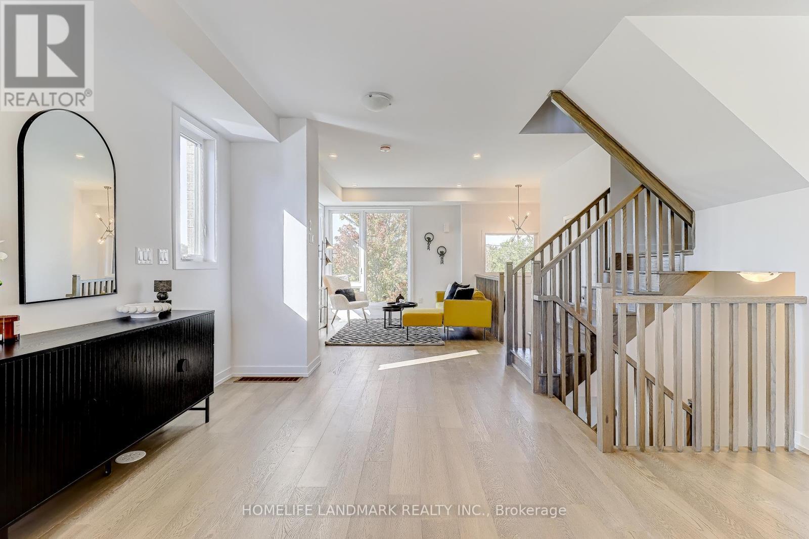 77 Jefferson Side Road, Richmond Hill, ON - Indoor Photo Showing Other Room