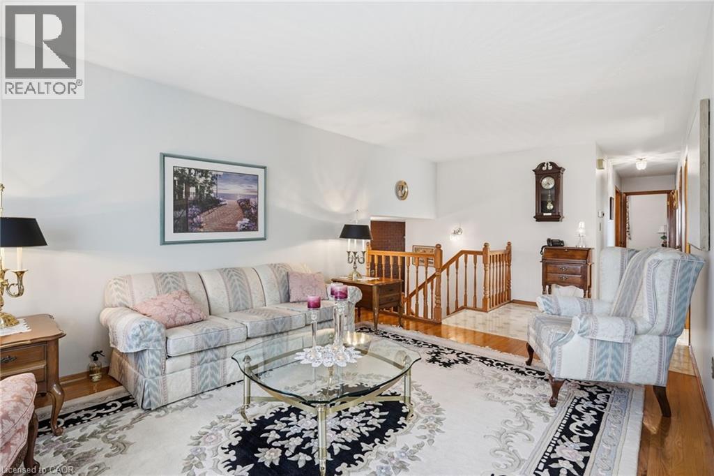 45 Rivercrest Road, Hamilton, ON - Indoor Photo Showing Living Room
