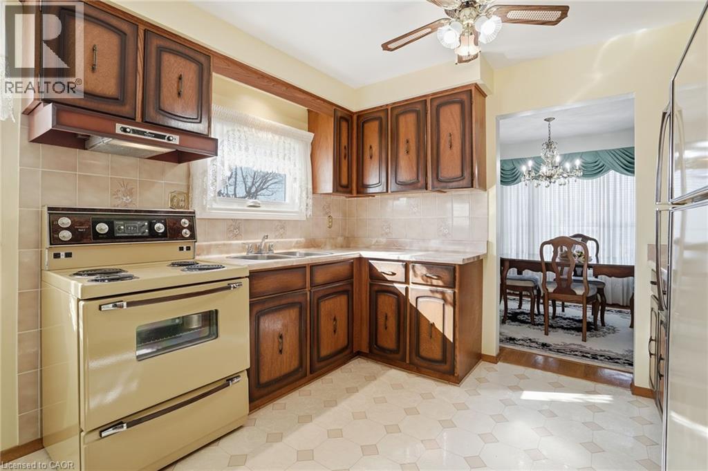 45 Rivercrest Road, Hamilton, ON - Indoor Photo Showing Kitchen With Double Sink