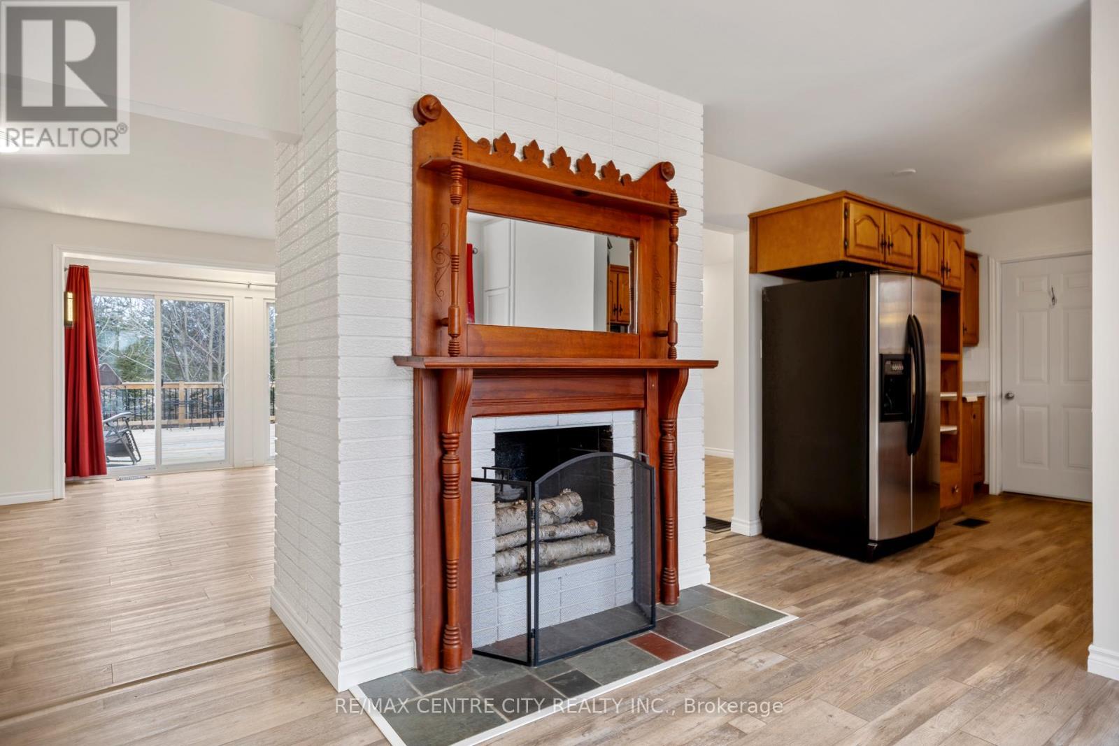 42420 John Wise Line, Central Elgin, ON - Indoor With Fireplace
