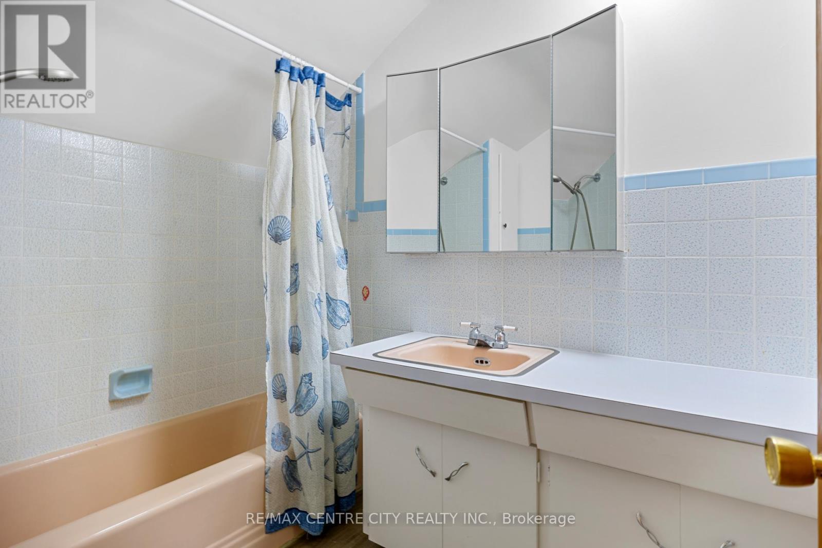42420 John Wise Line, Central Elgin, ON - Indoor Photo Showing Bathroom