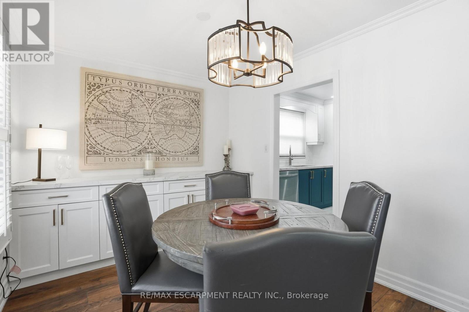 697 Lomond Crescent, Burlington, ON - Indoor Photo Showing Dining Room