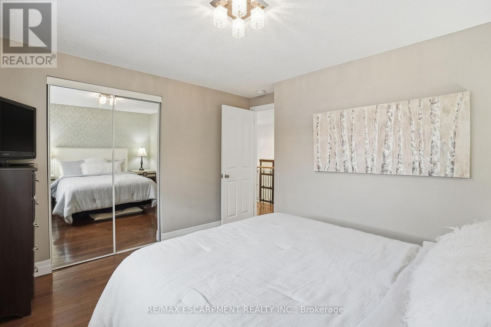697 Lomond Crescent, Burlington, ON - Indoor Photo Showing Bedroom