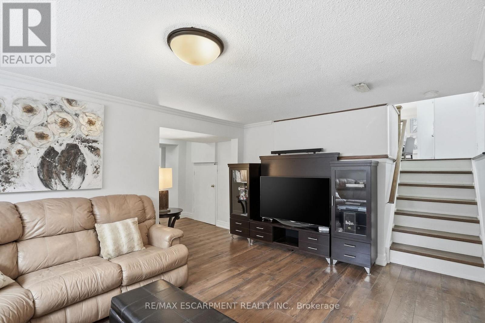 697 Lomond Crescent, Burlington, ON - Indoor Photo Showing Living Room
