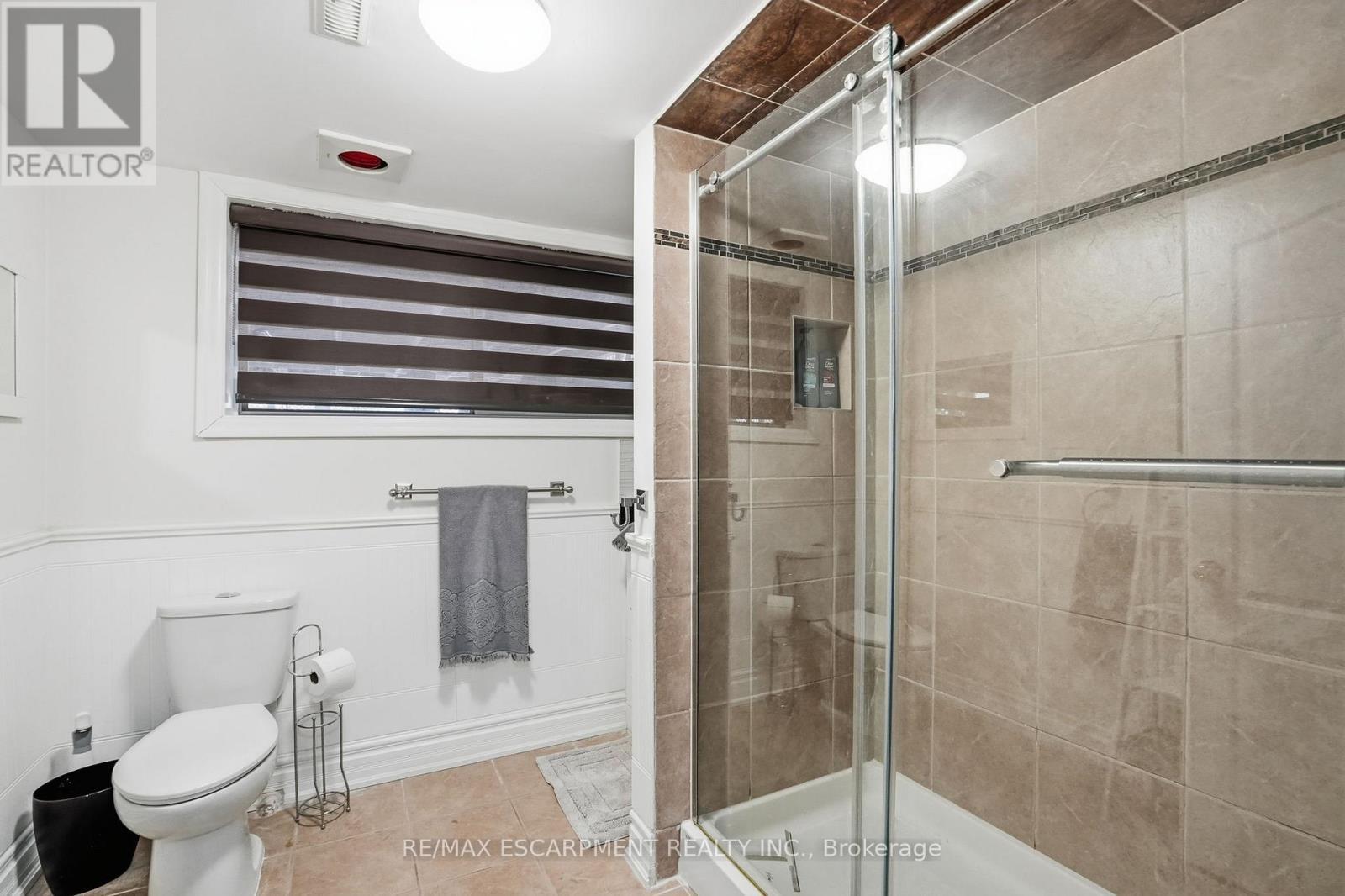 697 Lomond Crescent, Burlington, ON - Indoor Photo Showing Bathroom