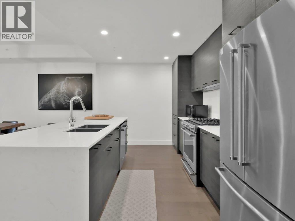 1191 Sunset Drive Unit# 401, Kelowna, BC - Indoor Photo Showing Kitchen With Double Sink With Upgraded Kitchen