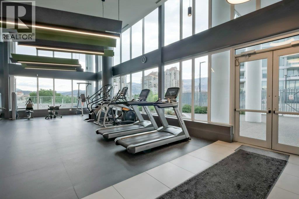 1191 Sunset Drive Unit# 401, Kelowna, BC - Indoor Photo Showing Gym Room