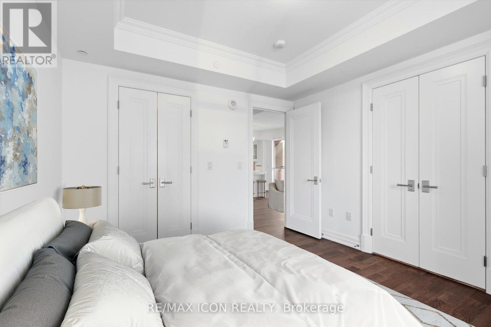 Image has been digitally enhanced - 602 - 2060 Lakeshore Road, Burlington (Brant), ON - Indoor Photo Showing Living Room