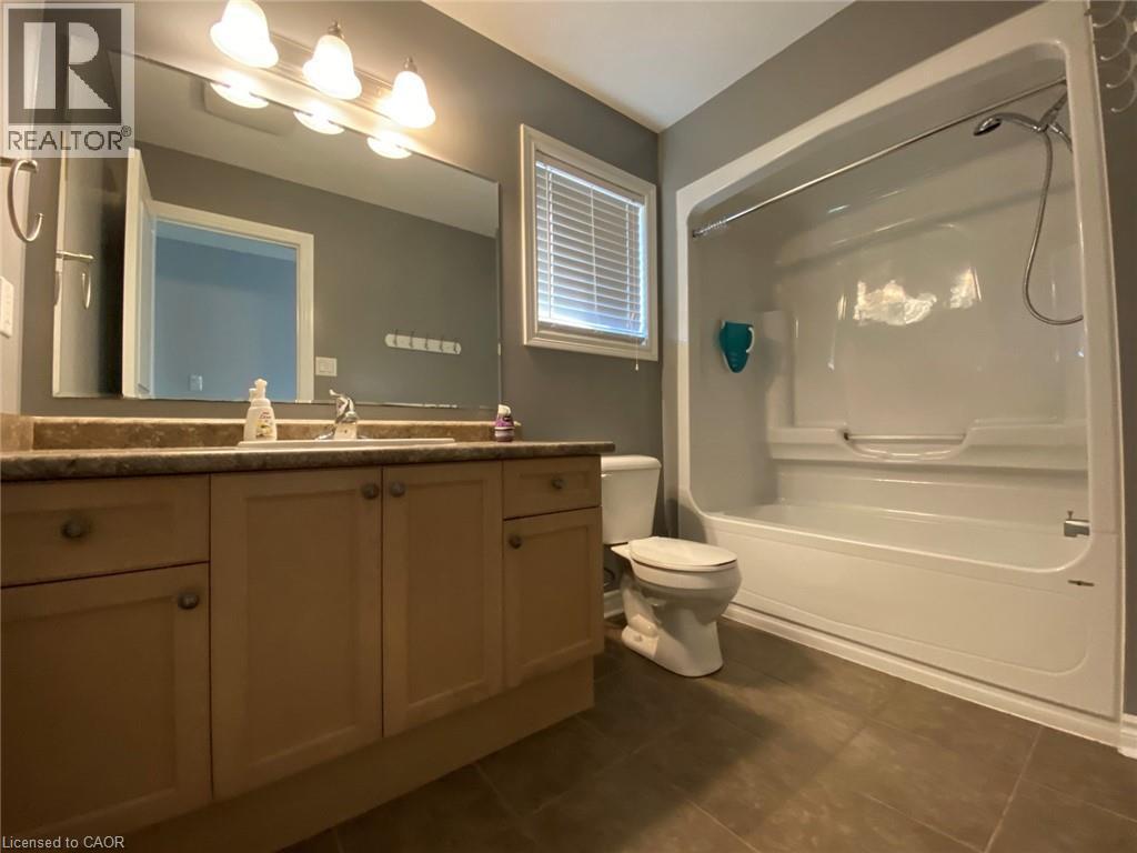 609 Isaiah Crescent, Kitchener, ON - Indoor Photo Showing Bathroom