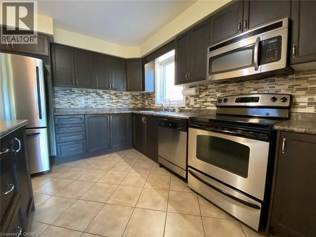609 Isaiah Crescent, Kitchener, ON - Indoor Photo Showing Kitchen With Stainless Steel Kitchen With Upgraded Kitchen