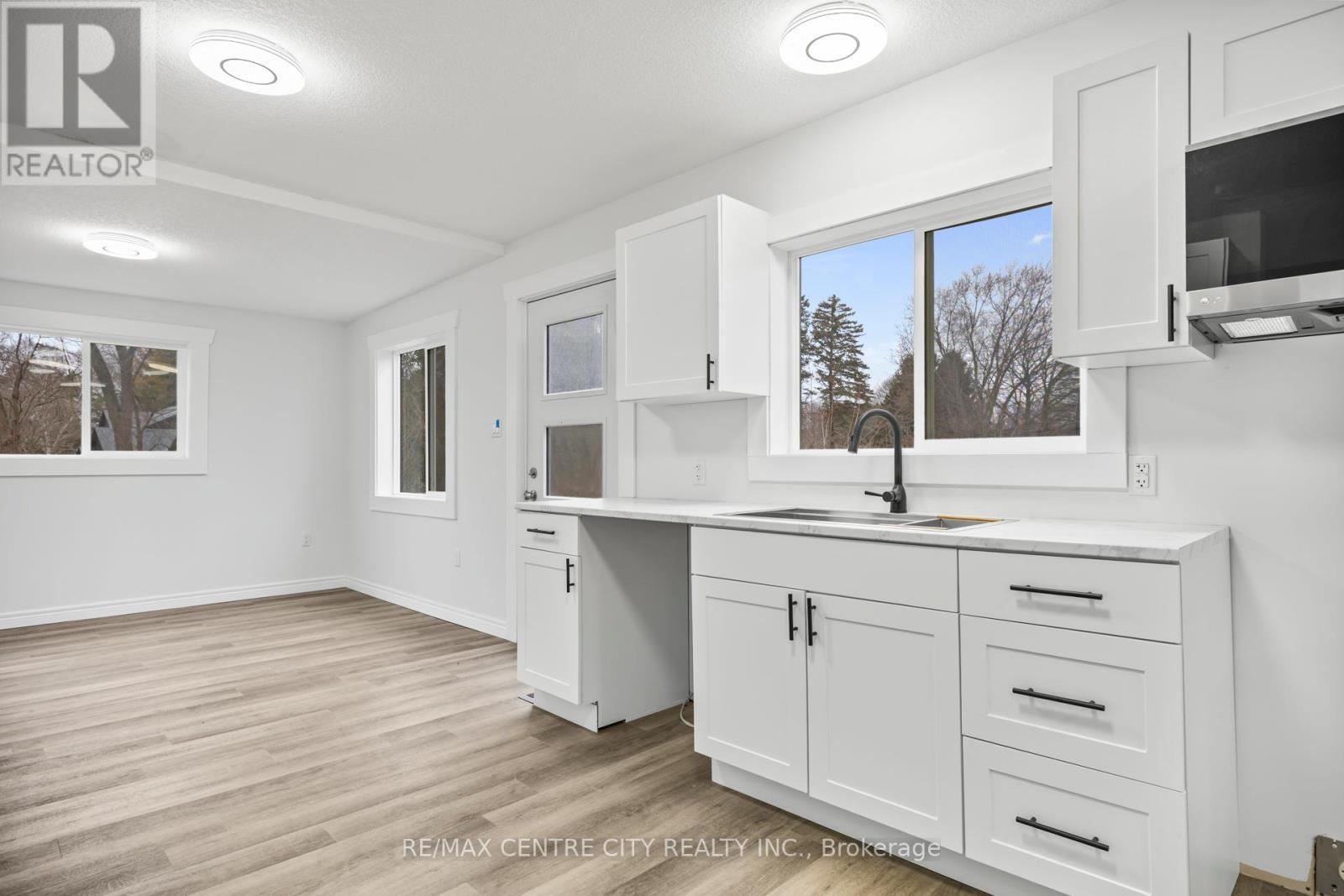 42400 John Wise Line, Central Elgin, ON - Indoor Photo Showing Kitchen