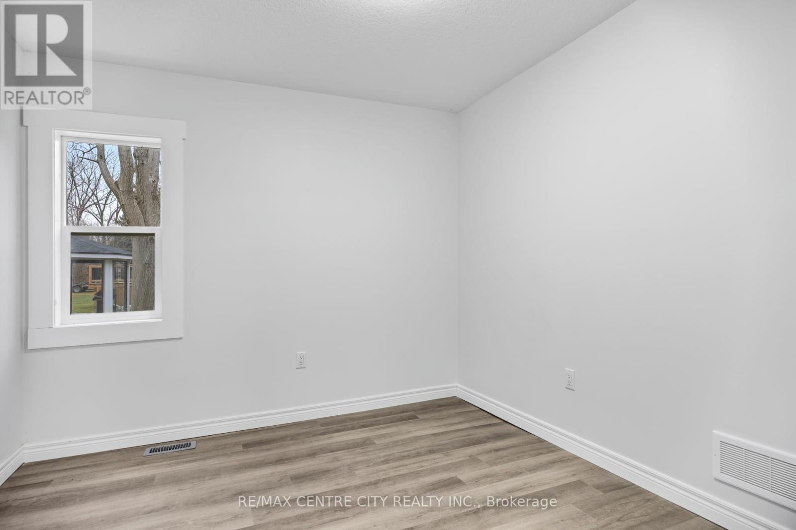 42400 John Wise Line, Central Elgin, ON - Indoor Photo Showing Other Room