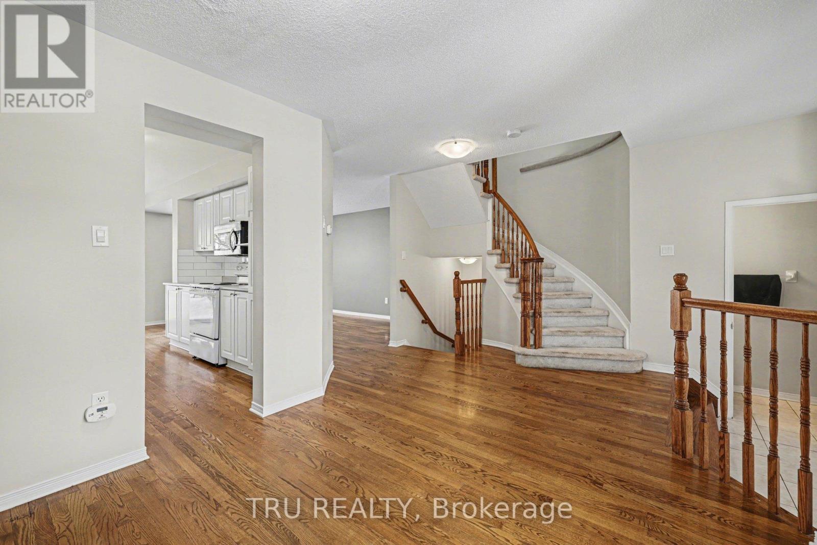 37 Daventry Crescent, Ottawa, ON - Indoor Photo Showing Other Room
