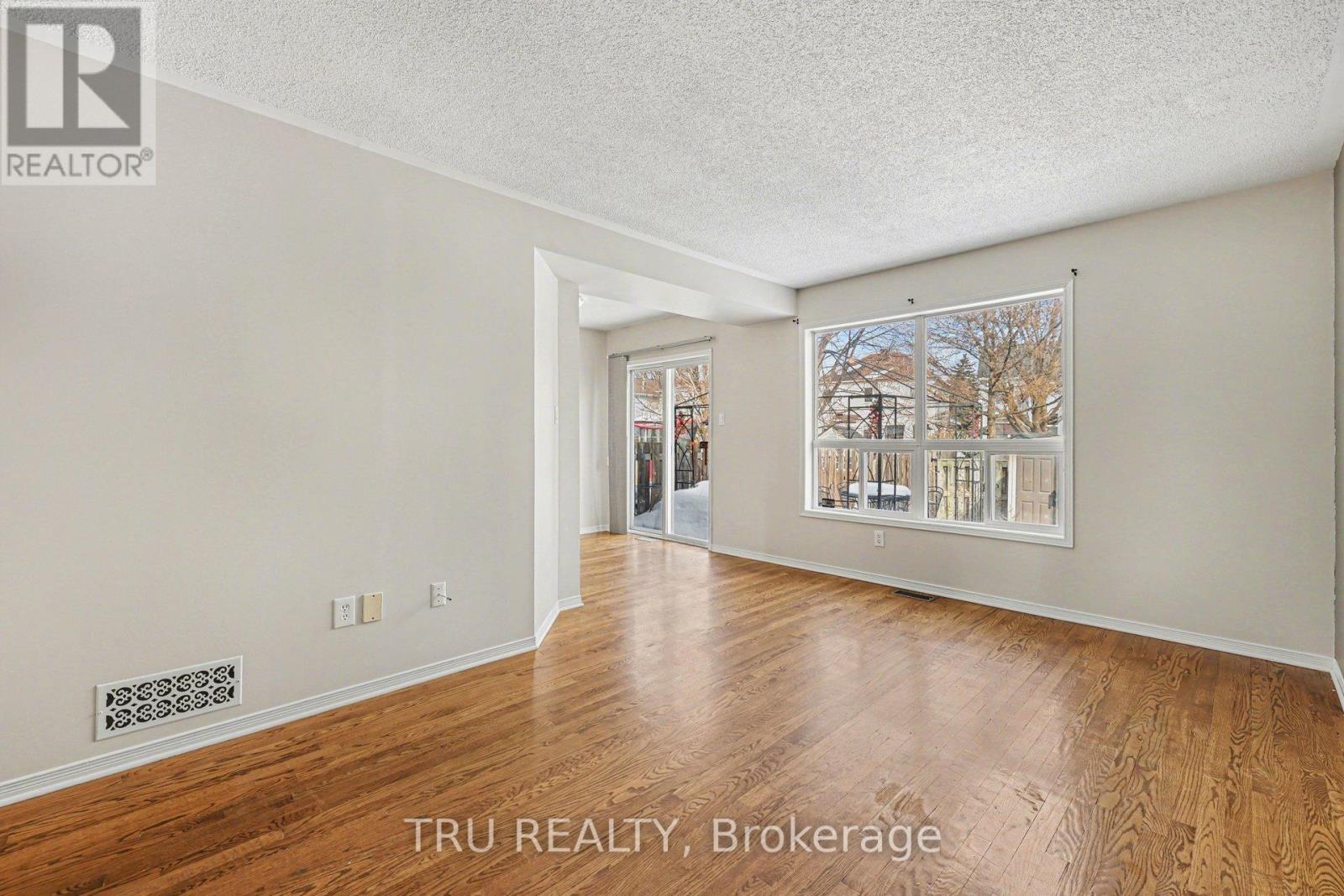 37 Daventry Crescent, Ottawa, ON - Indoor