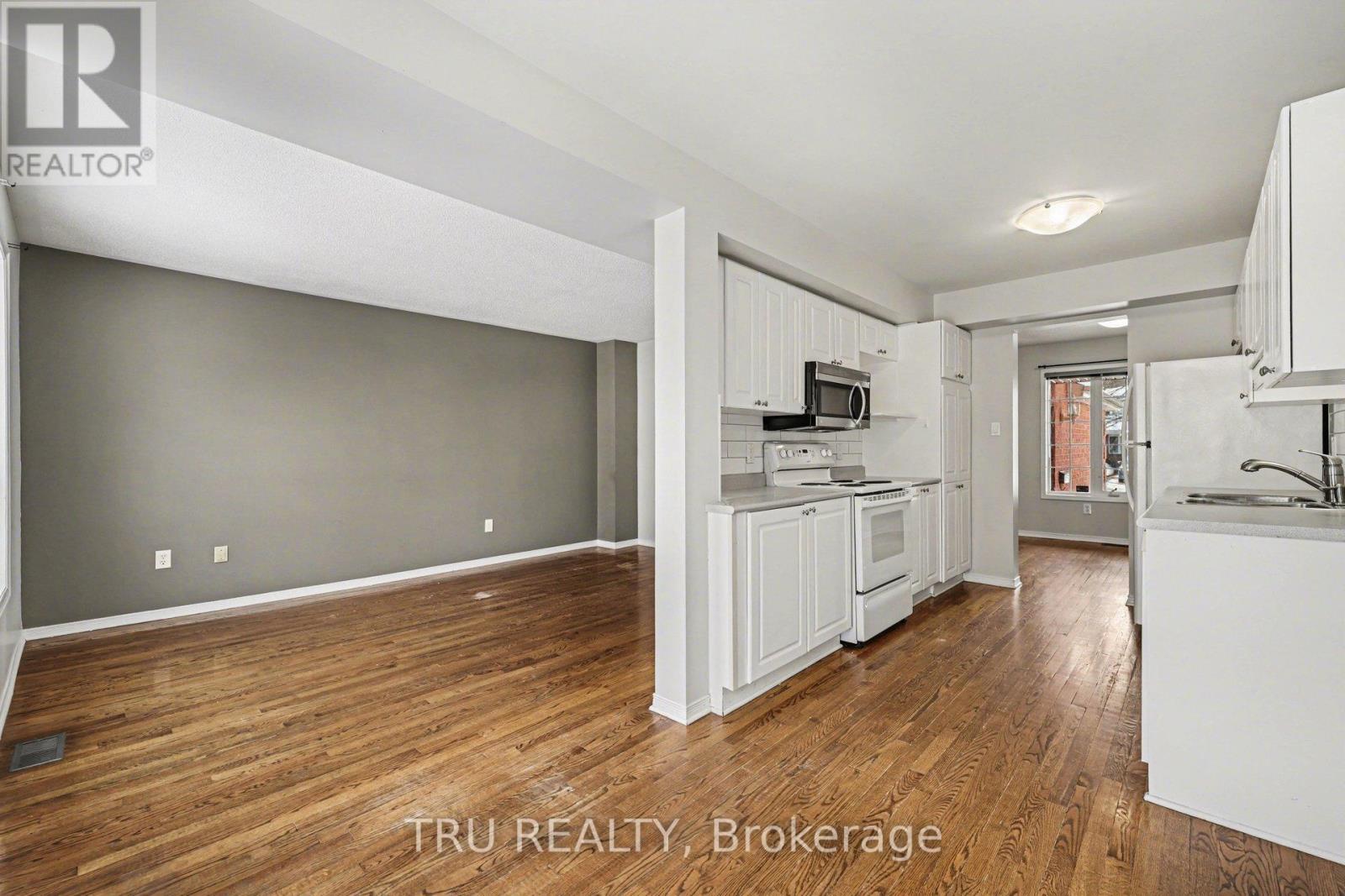 37 Daventry Crescent, Ottawa, ON - Indoor Photo Showing Kitchen