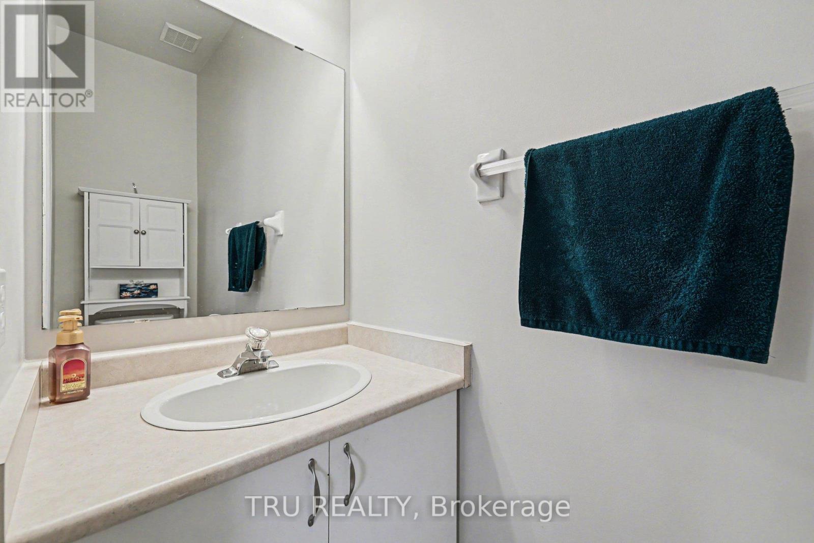 37 Daventry Crescent, Ottawa, ON - Indoor Photo Showing Bathroom