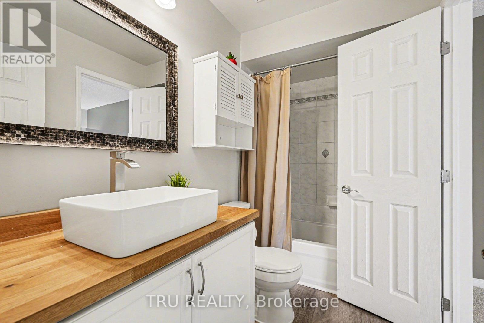 37 Daventry Crescent, Ottawa, ON - Indoor Photo Showing Bathroom