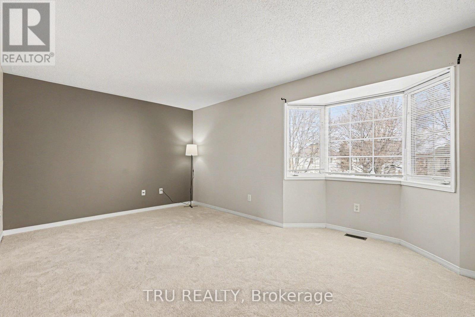 37 Daventry Crescent, Ottawa, ON - Indoor Photo Showing Other Room