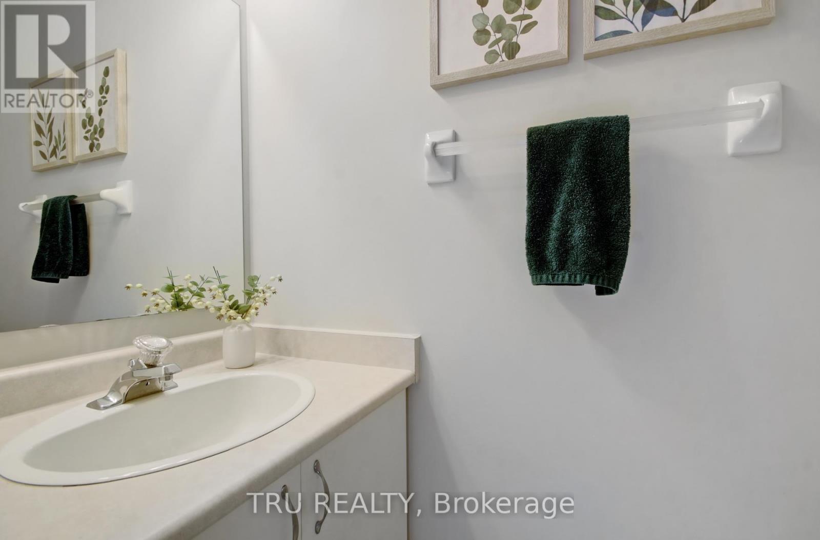 37 Daventry Crescent, Ottawa, ON - Indoor Photo Showing Bathroom