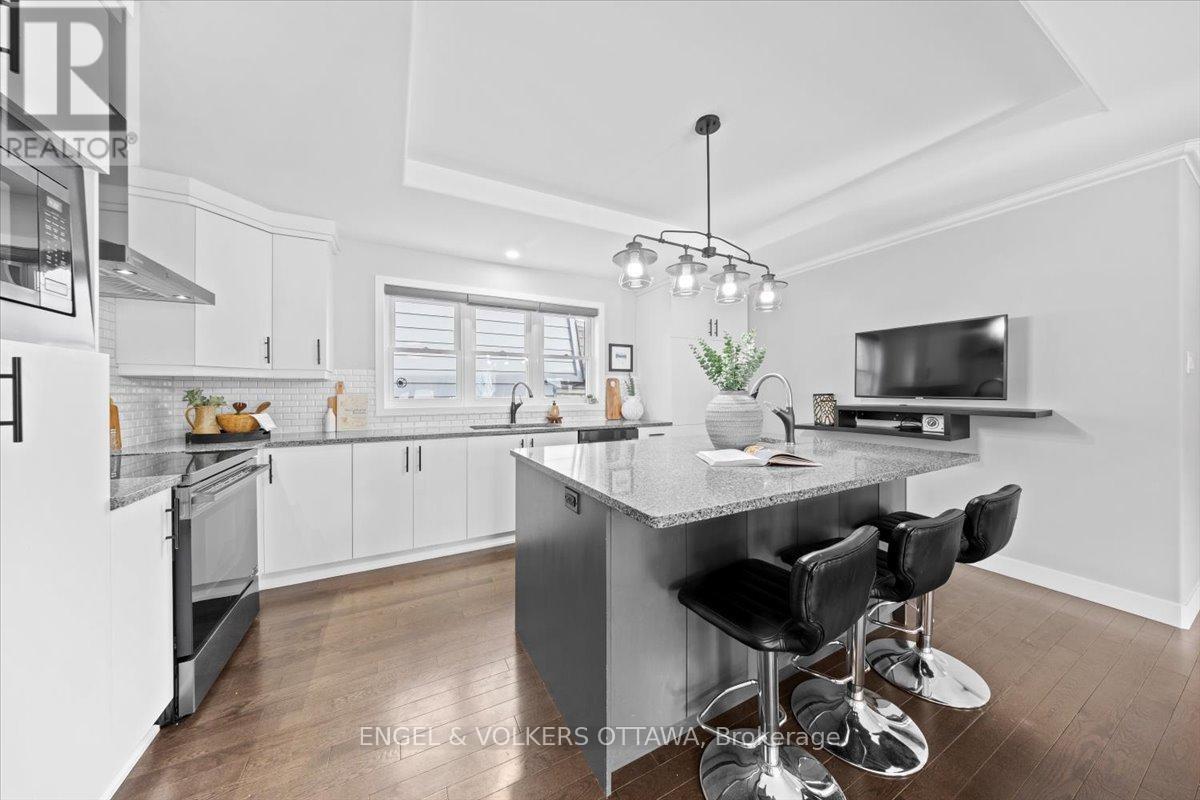 1005 Gold Crescent, Ottawa, ON