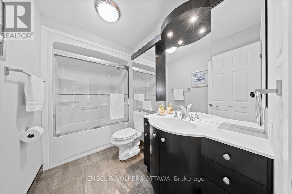 1005 Gold Crescent, Ottawa, ON
