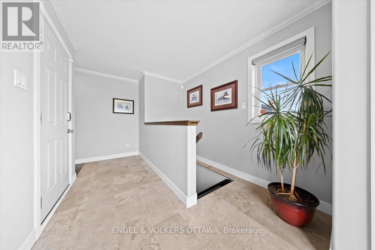 1005 Gold Crescent, Ottawa, ON