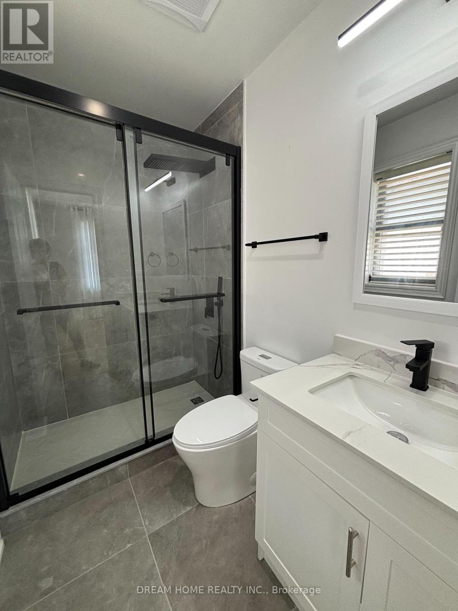 Upper - 9 Rusholme Drive E, Toronto, ON - Indoor Photo Showing Bathroom