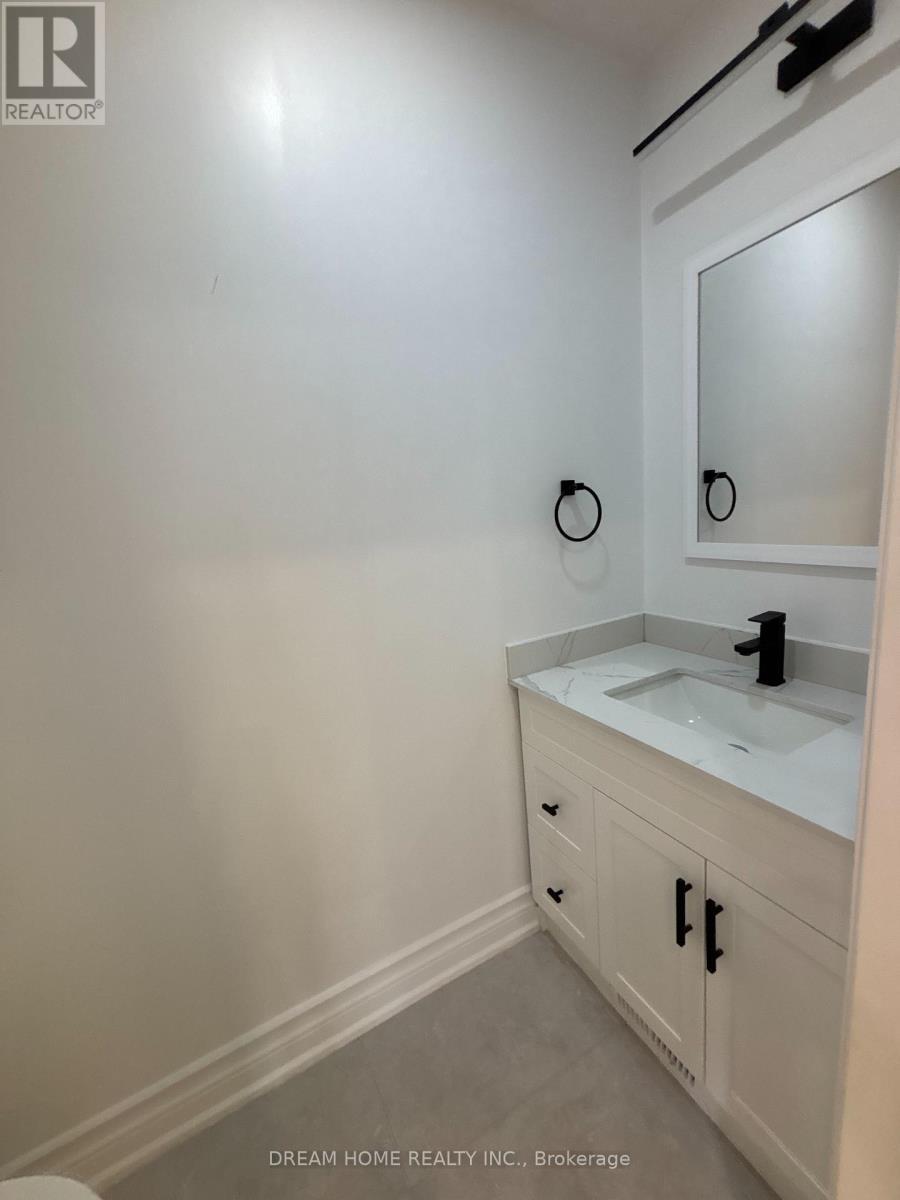 Upper - 9 Rusholme Drive E, Toronto, ON - Indoor Photo Showing Bathroom