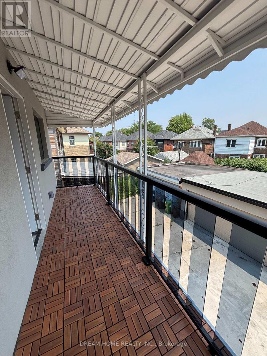 Upper - 9 Rusholme Drive E, Toronto, ON - Outdoor With Exterior