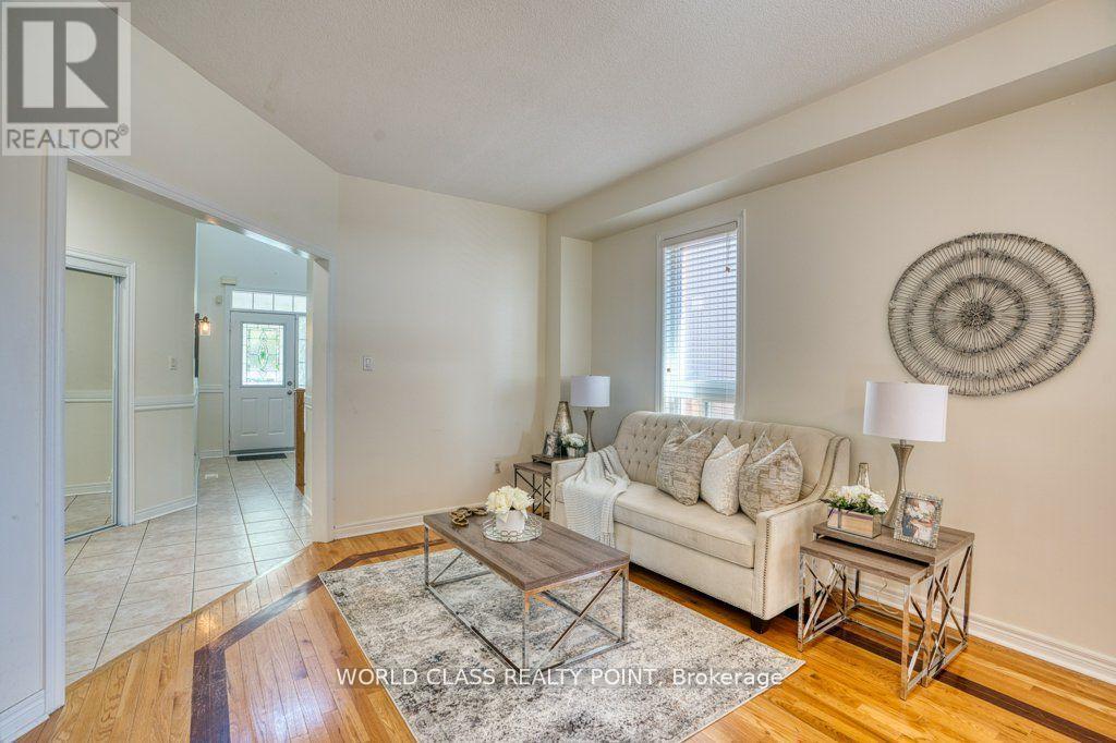 3 Hesham Drive, Whitby, ON - Indoor Photo Showing Living Room