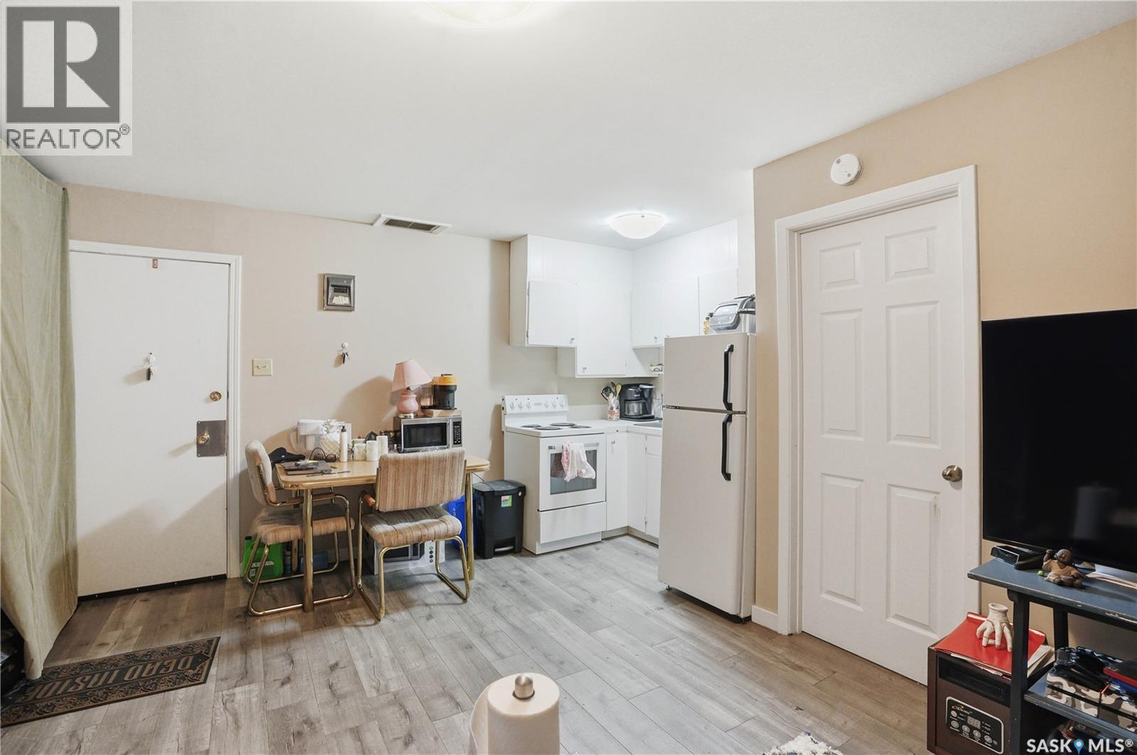 917 7Th Avenue N, Saskatoon, SK - Indoor Photo Showing Kitchen