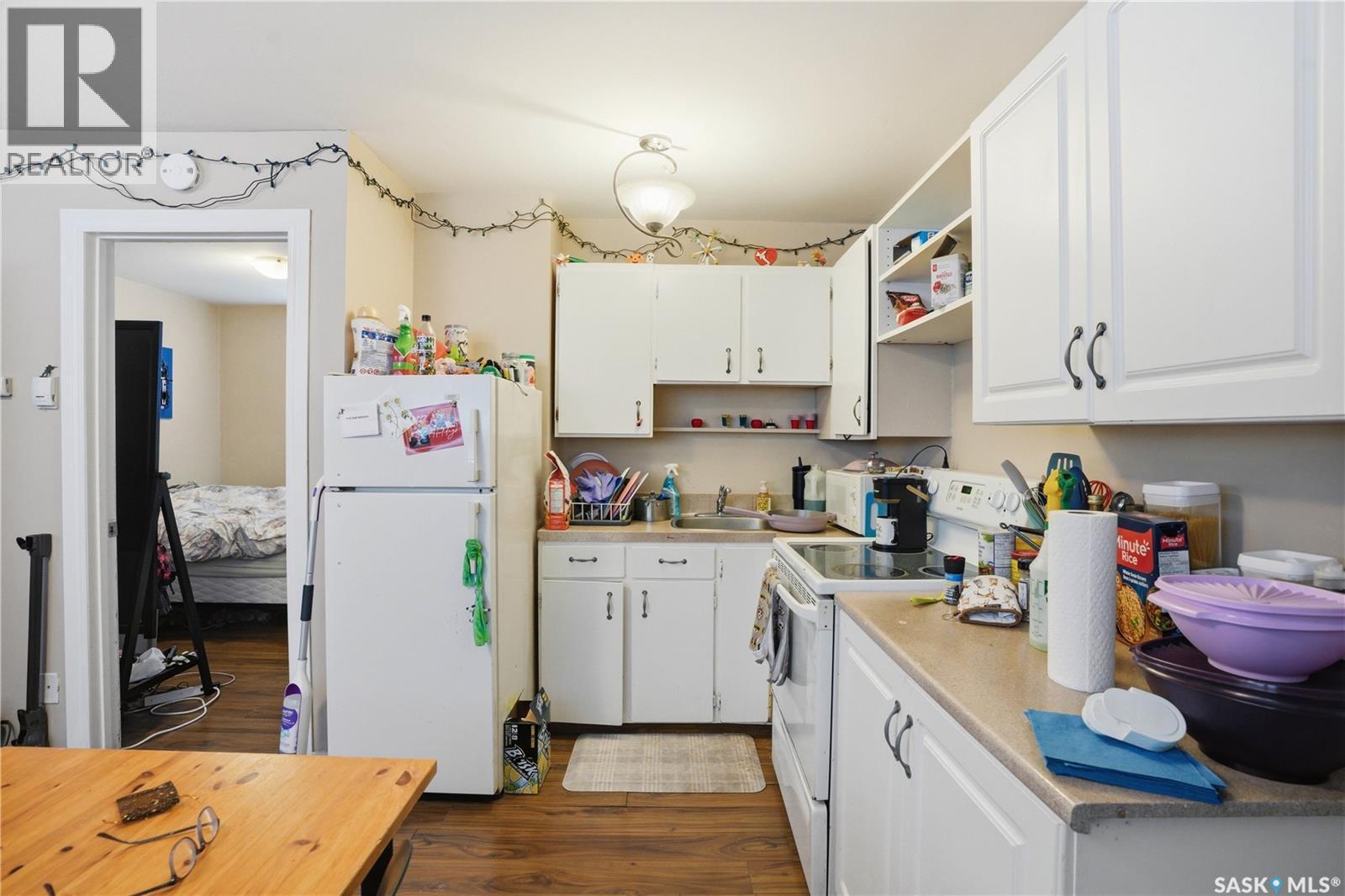 917 7Th Avenue N, Saskatoon, SK - Indoor Photo Showing Kitchen