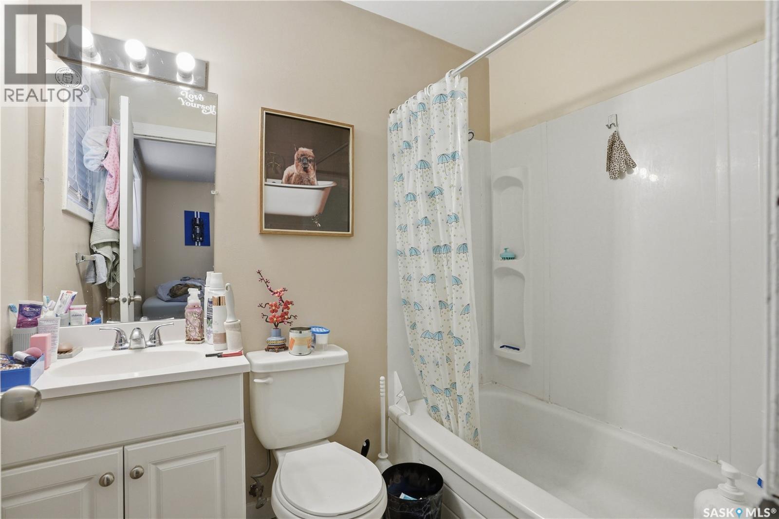 917 7Th Avenue N, Saskatoon, SK - Indoor Photo Showing Bathroom