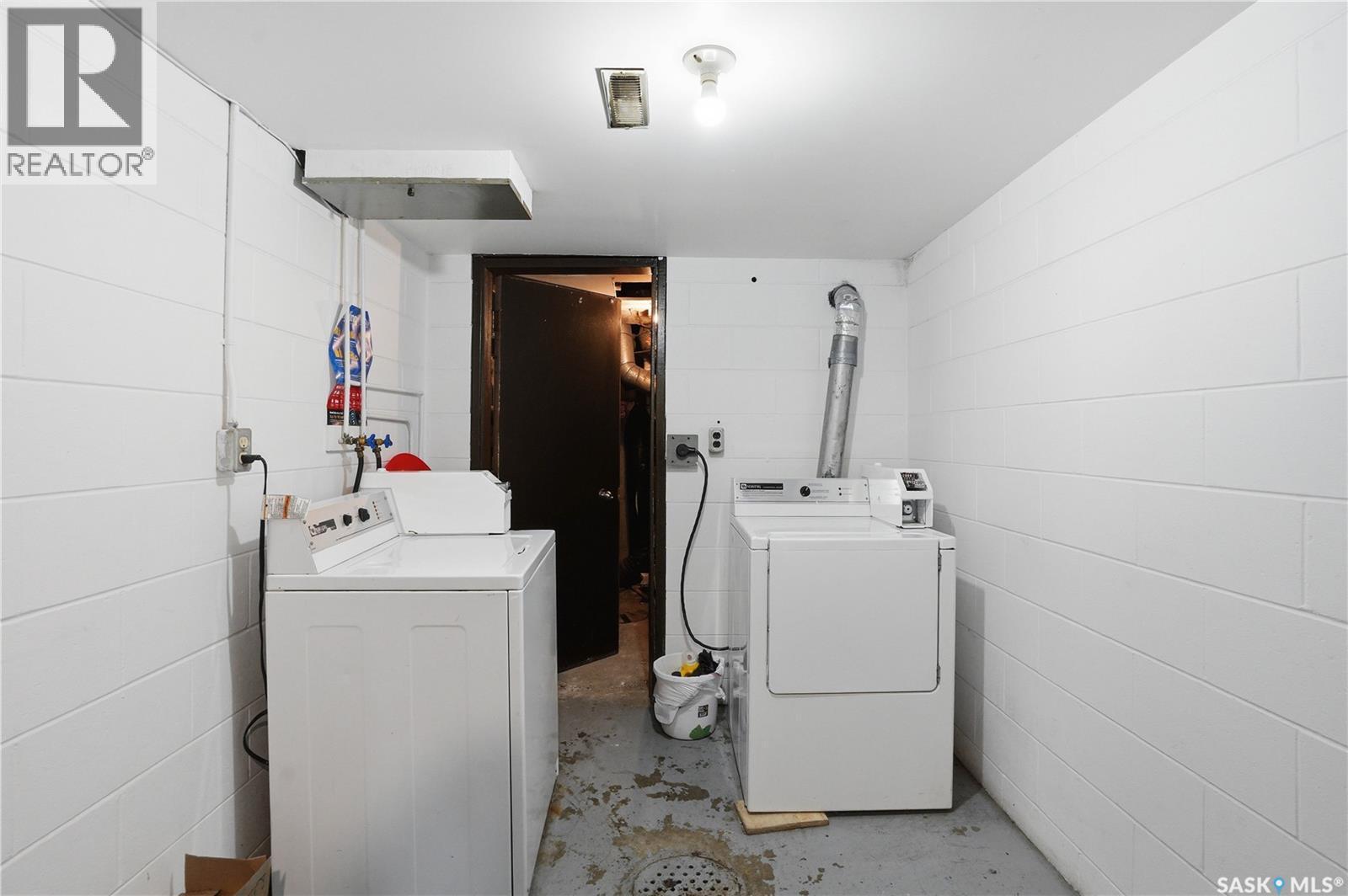 917 7Th Avenue N, Saskatoon, SK - Indoor Photo Showing Laundry Room