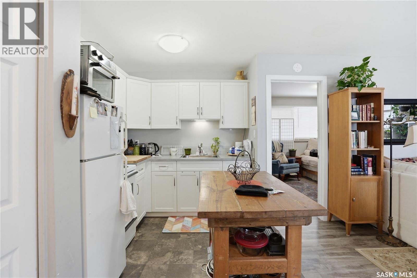 917 7Th Avenue N, Saskatoon, SK - Indoor Photo Showing Kitchen