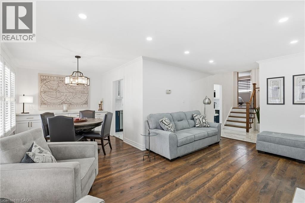 697 Lomond Crescent, Burlington, ON - Indoor Photo Showing Living Room
