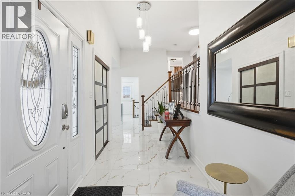 697 Lomond Crescent, Burlington, ON - Indoor Photo Showing Other Room