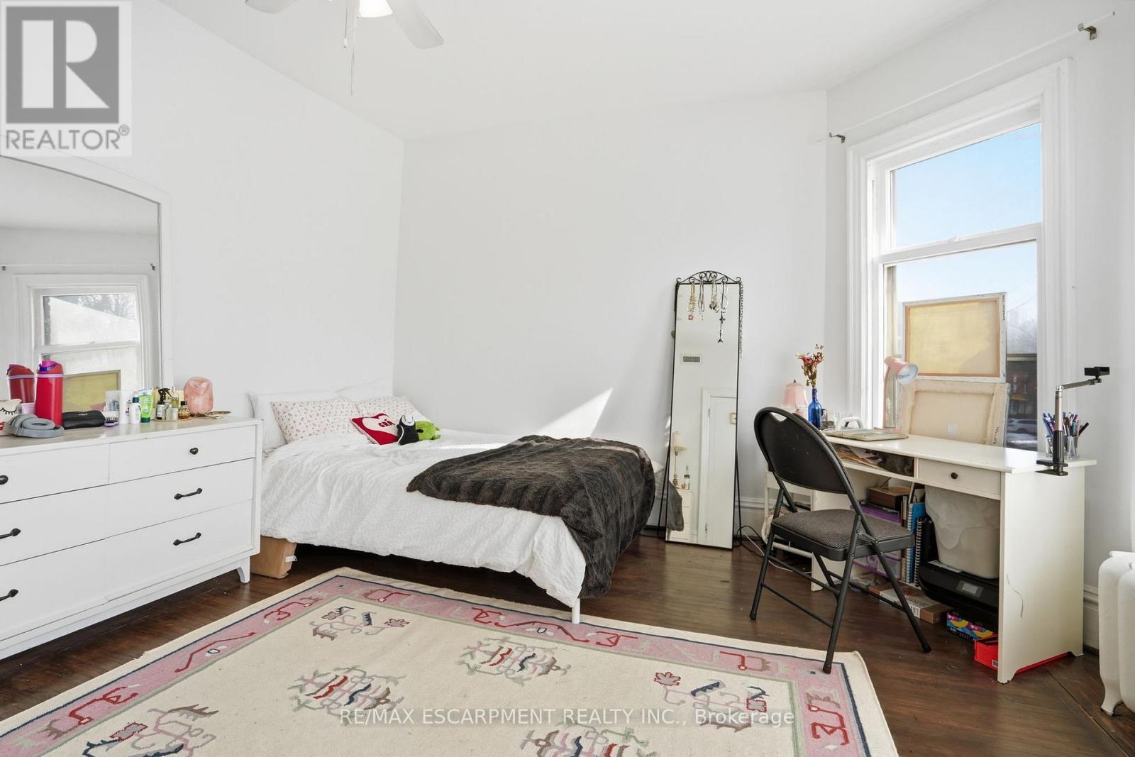 147 Emerald Street S, Hamilton, ON - Indoor Photo Showing Bedroom